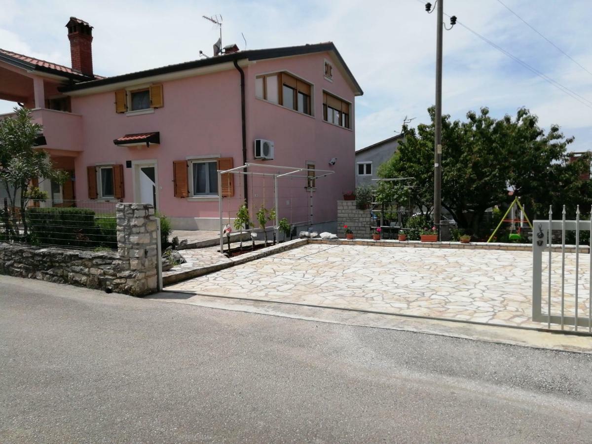 Apartmani Vesna Buje Buitenkant foto