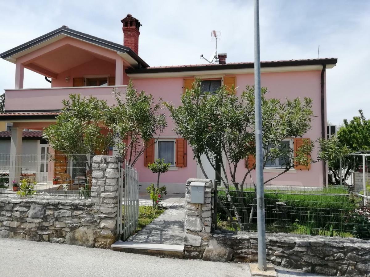 Apartmani Vesna Buje Buitenkant foto